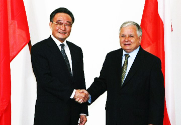 2007年吳邦國(guó)訪波會(huì)見(jiàn)波眾議長(zhǎng)多恩、總統(tǒng)萊·卡欽斯基